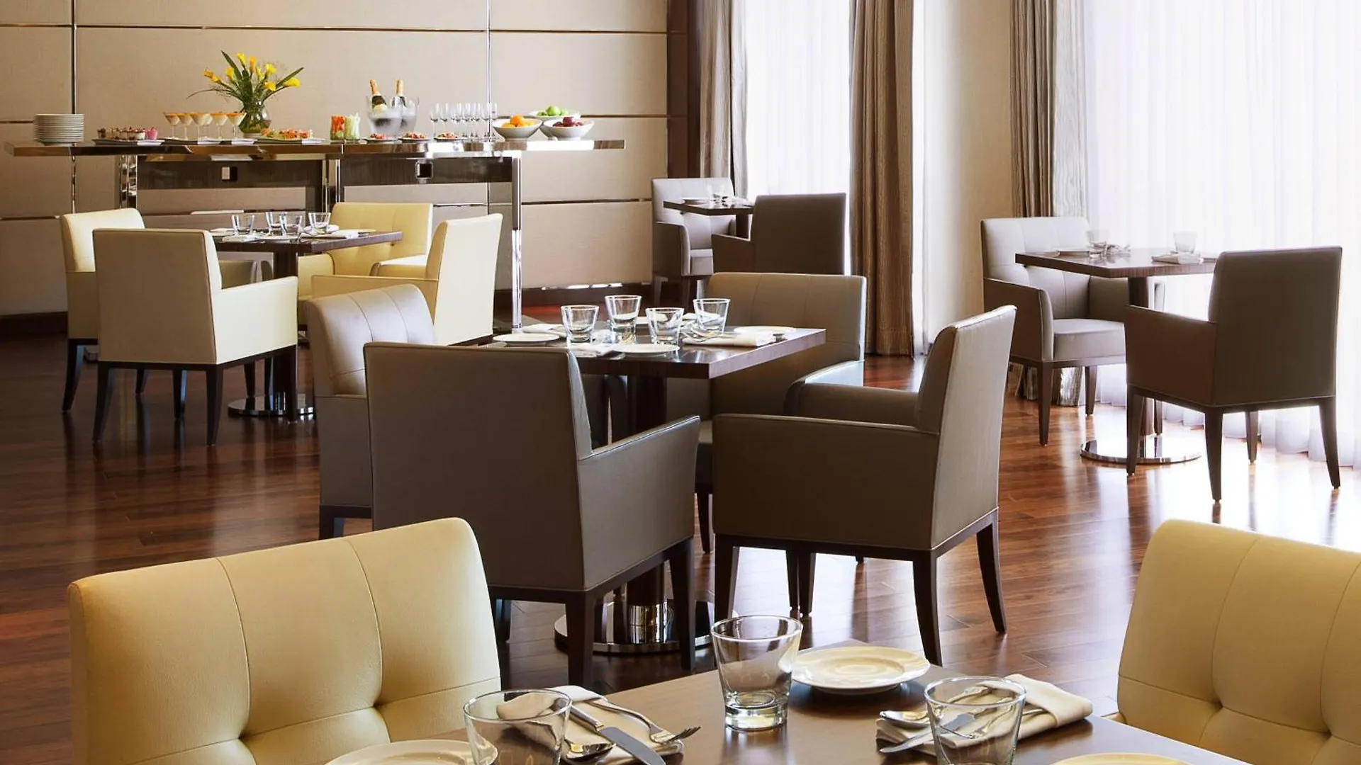 Courtyard By Marriott Kochi Airport Hotel Nedumbassery