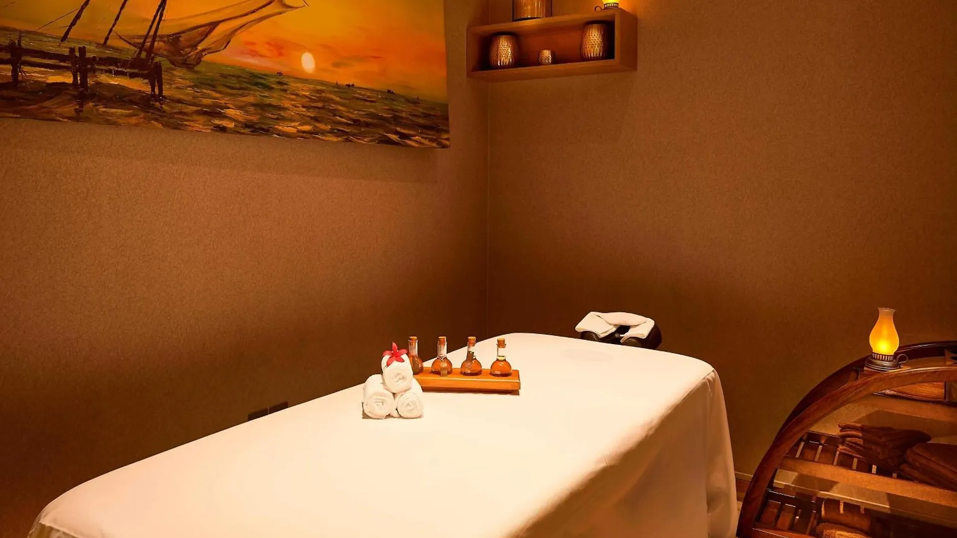 Courtyard By Marriott Kochi Airport Hotel Nedumbassery