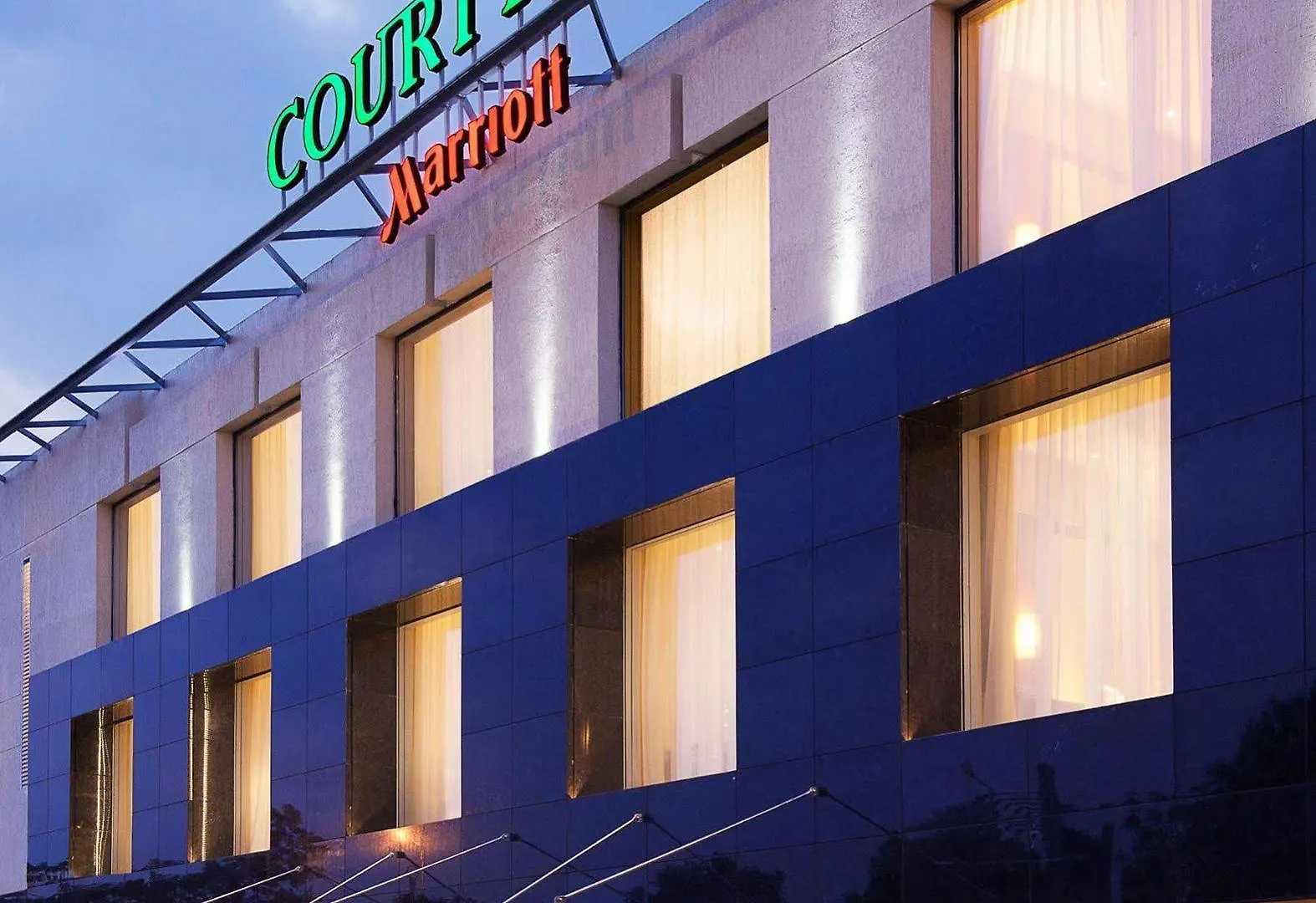Courtyard By Marriott Kochi Airport Hotel Nedumbassery