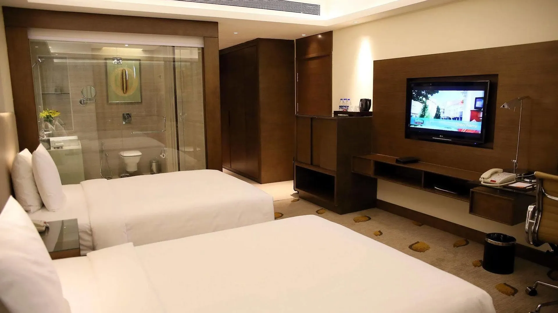 Courtyard By Marriott Kochi Airport Hotel Nedumbassery