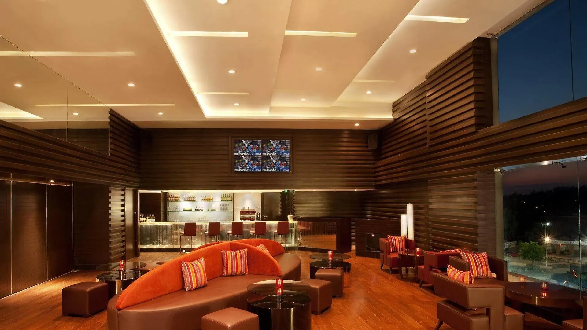 Courtyard By Marriott Kochi Airport Hotel Nedumbassery