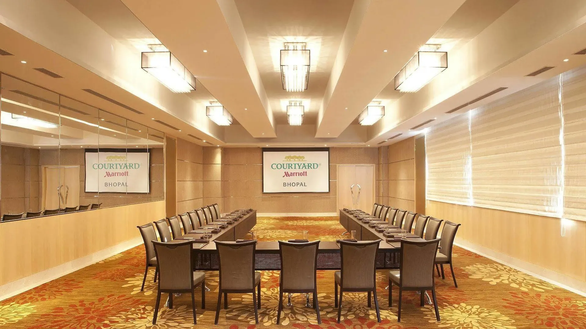 Courtyard By Marriott Kochi Airport Hotel Nedumbassery