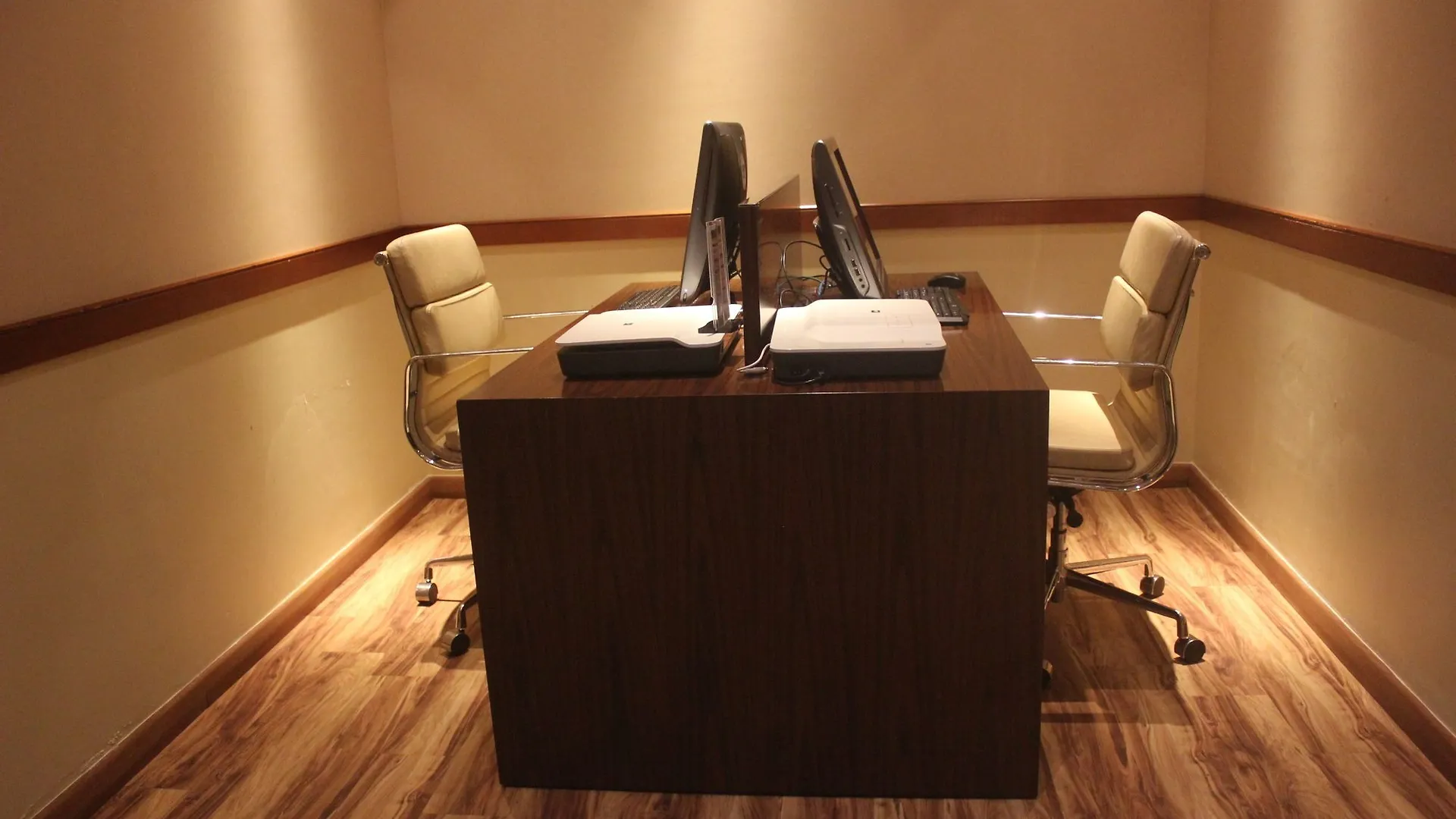 Courtyard By Marriott Kochi Airport Hotel Nedumbassery