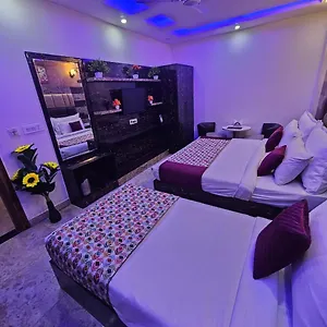 tu-casa-international-near-delhi-airport.hotelsdelhi.org/